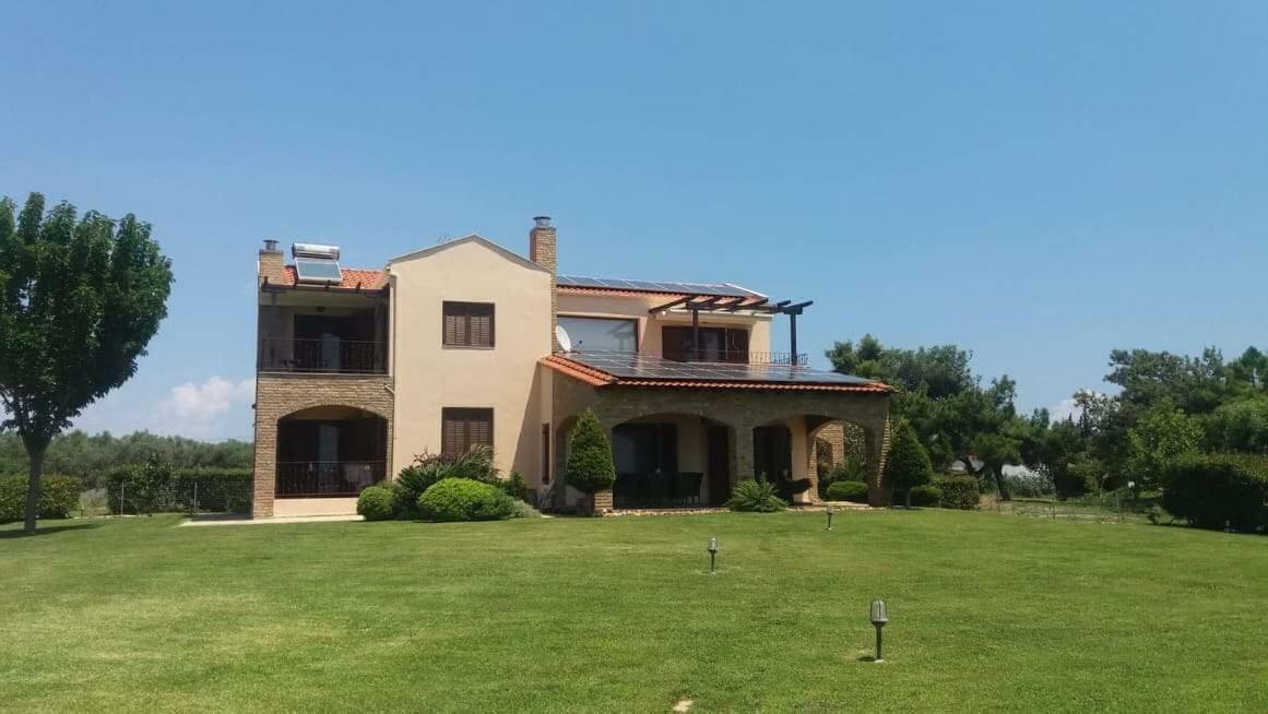 M Varkes Villa Nea Moudania Buitenkant foto