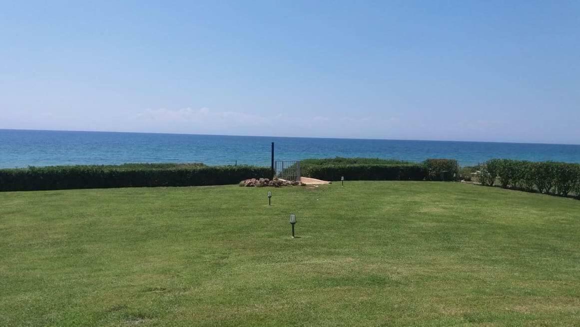 M Varkes Villa Nea Moudania Buitenkant foto