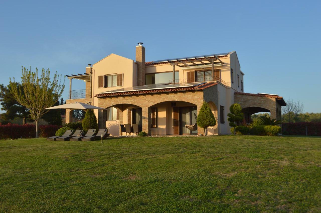 M Varkes Villa Nea Moudania Buitenkant foto