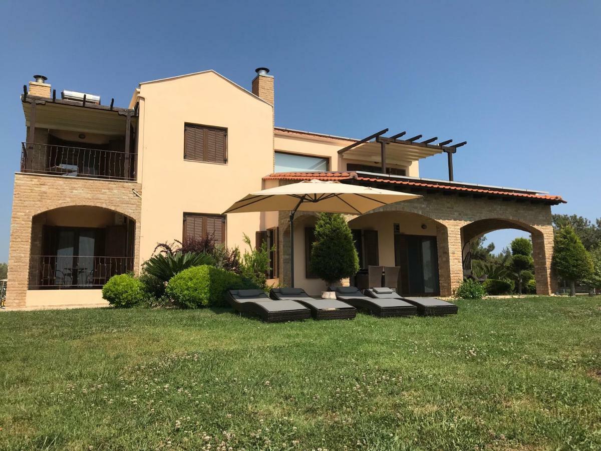 M Varkes Villa Nea Moudania Buitenkant foto