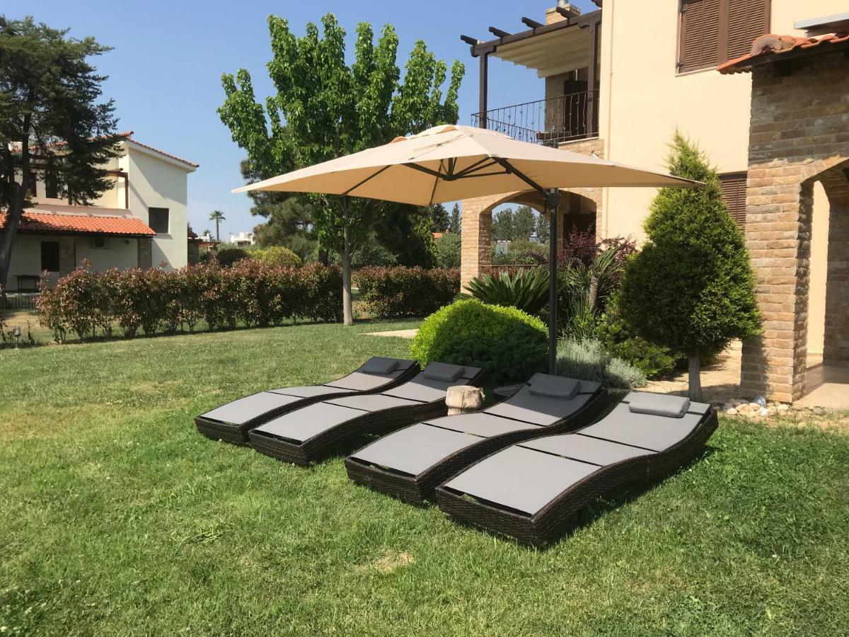 M Varkes Villa Nea Moudania Buitenkant foto