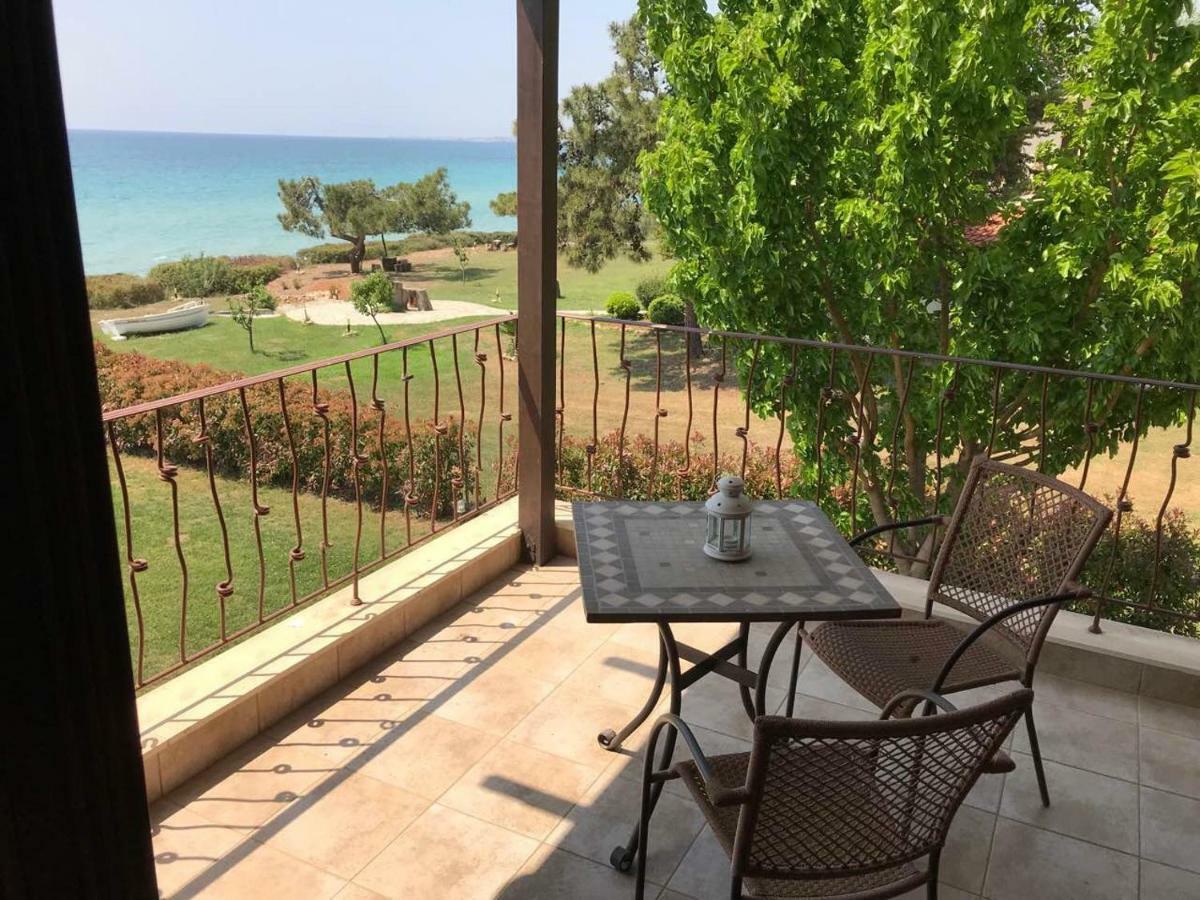M Varkes Villa Nea Moudania Buitenkant foto