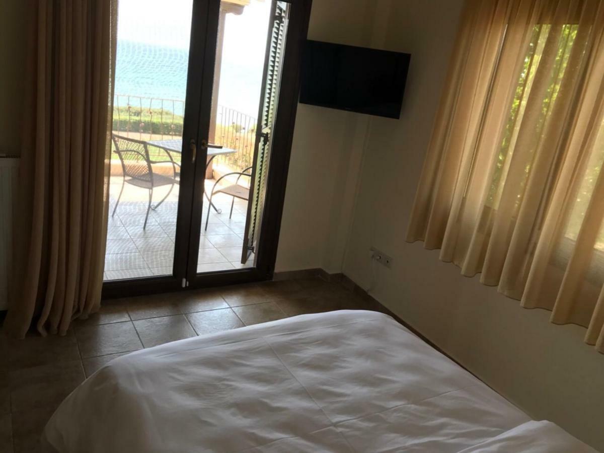 M Varkes Villa Nea Moudania Buitenkant foto