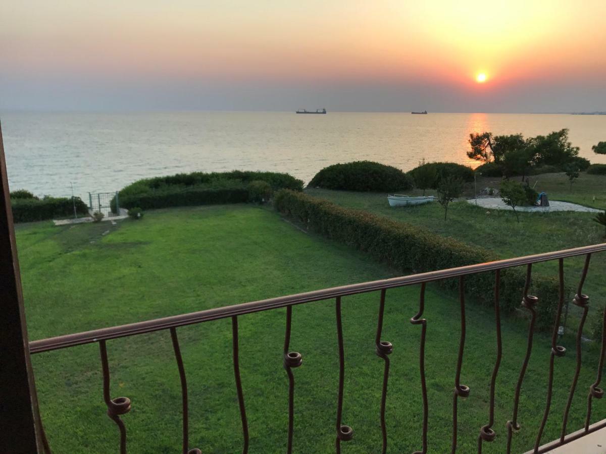M Varkes Villa Nea Moudania Buitenkant foto