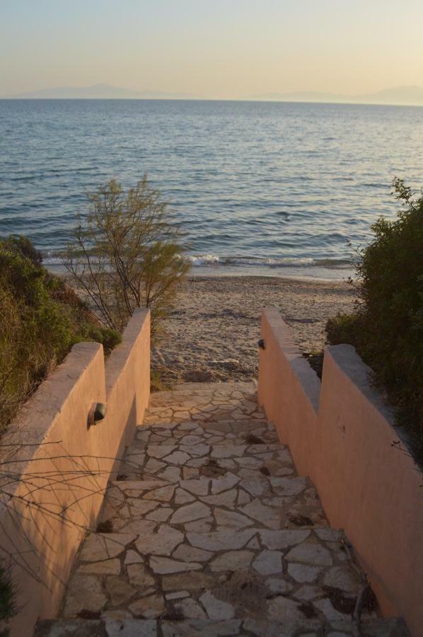 M Varkes Villa Nea Moudania Buitenkant foto