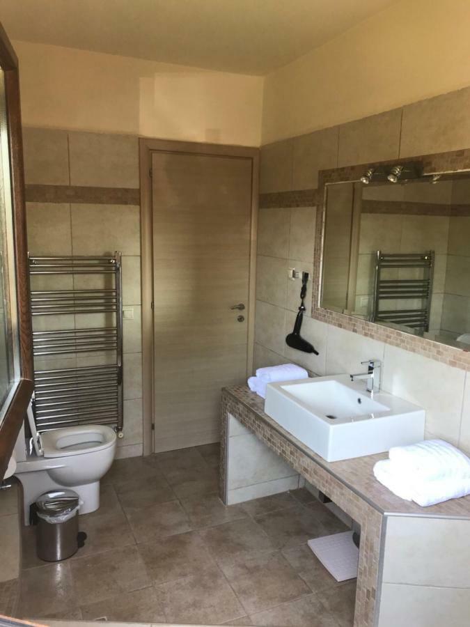 M Varkes Villa Nea Moudania Buitenkant foto