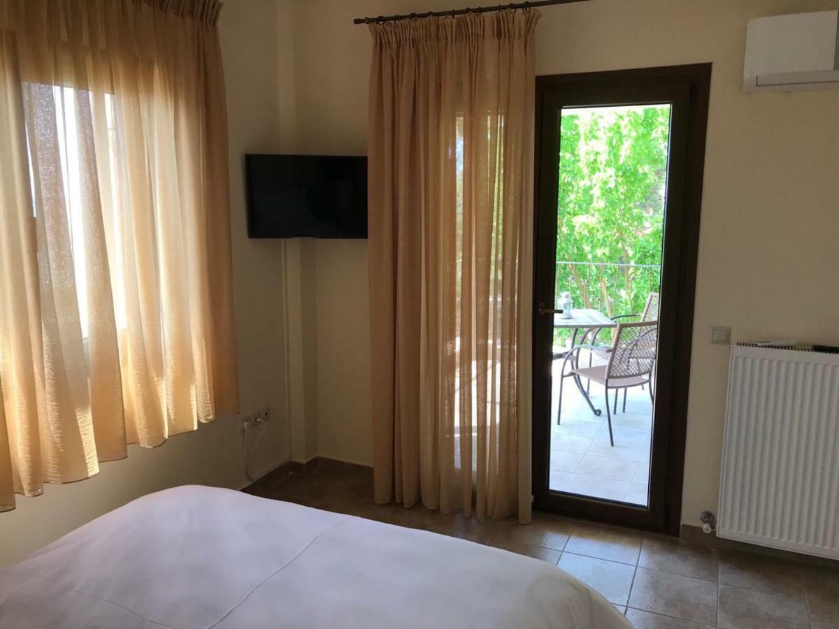 M Varkes Villa Nea Moudania Buitenkant foto