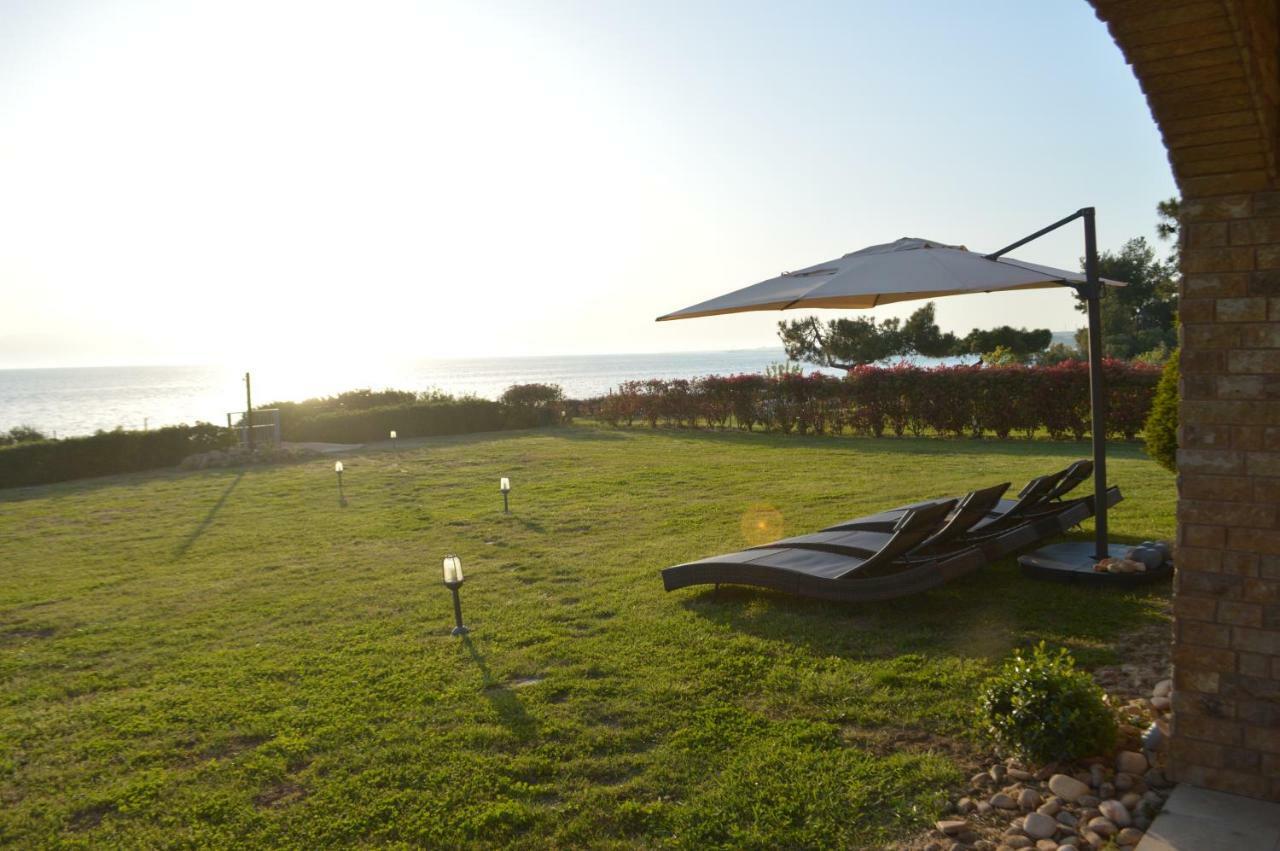 M Varkes Villa Nea Moudania Buitenkant foto